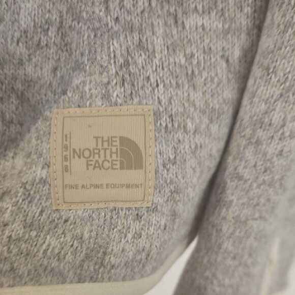 The North Face Women's Light Gray Fleece Jacket - Picture 12 of 13